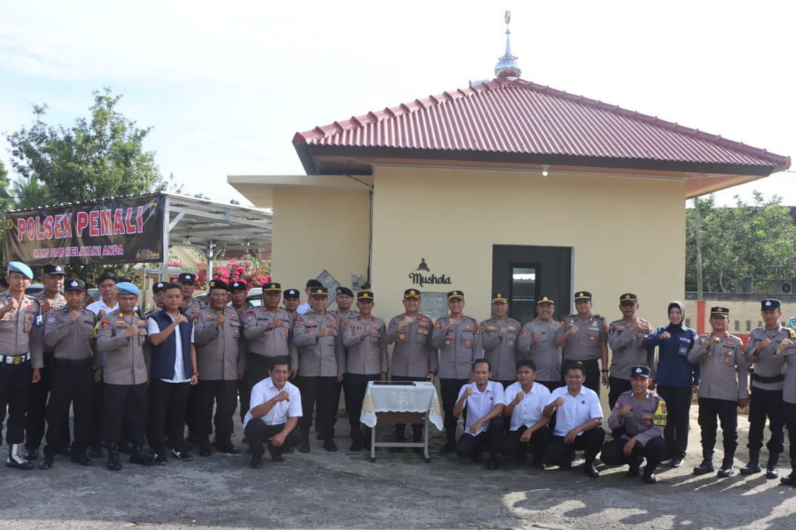 Kapolres Bangka Gelar Apel di Polsek Pemali, Resmikan Mushola Al Barokah