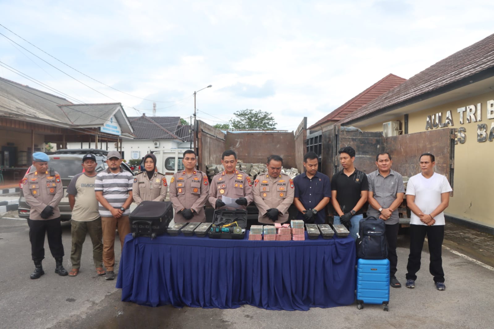 PENCURI BALOK TIMAH DISIKAT TIM GABUNGAN POLRES BANGKA,POLDA BABEL DAN POLRES BANGKA BARAT