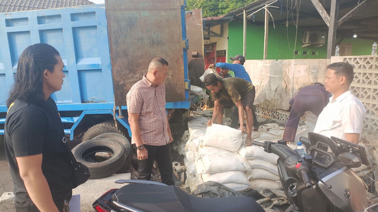 Unit Tipidter Satreskrim Polres Bangka Limpahkan Tersangka Kasus Dugaan Penampungan Mineral Ilegal ke Kejaksaan
