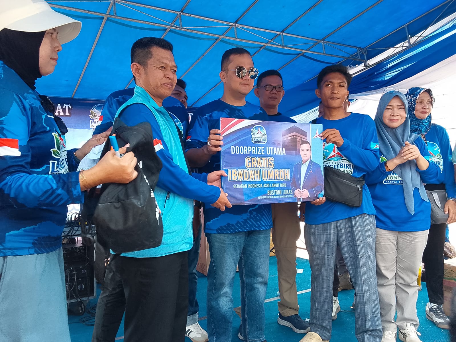 M.DAFA DAPAT HADIAH UMROH DARI PARTAI DEMOKRAT KABUPATEN BANGKA
