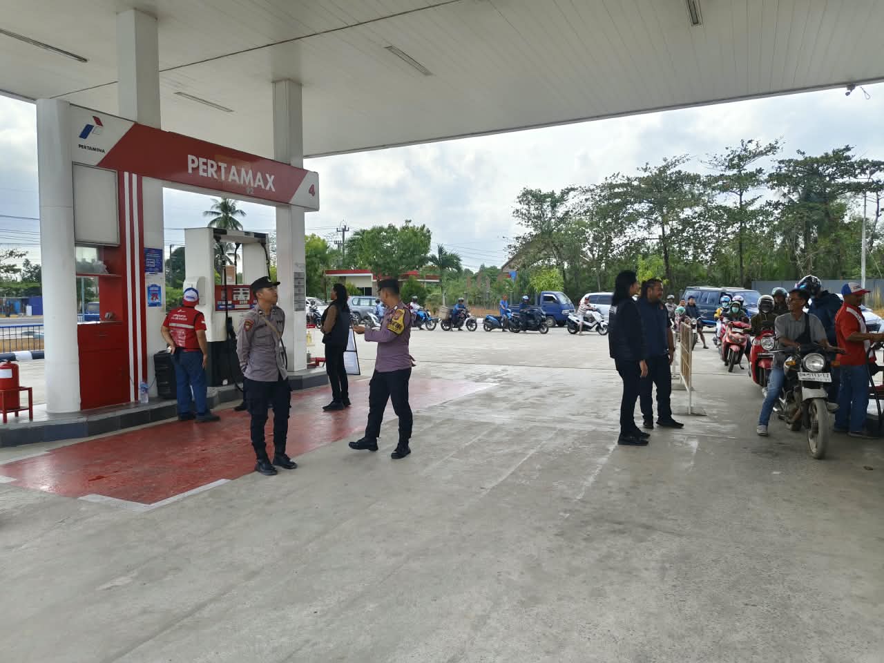 Berikan Rasa Aman dan Nyaman, Polres Bangka dan Polsek Jajaran Gelar Personel di SPBU